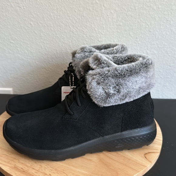 Skechers On-the-GO City 2 Suede Ankle Boots - Winter Wishes - Picture 3 of 7